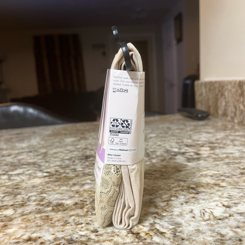 Secret Treasures Women's Socks, 2-Pack NEW - Picture 4 of 6